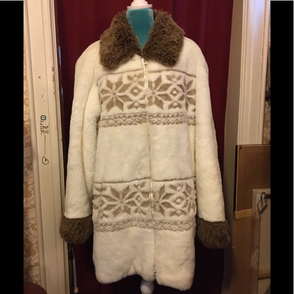 Gorgeous Nordic Lights Faux Fur Parka in Pristine Condition XL Snowflake Design
